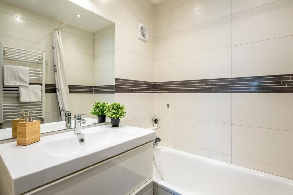 Cozy Quiet Apartment With A Balcony Budapest Exteriör bild