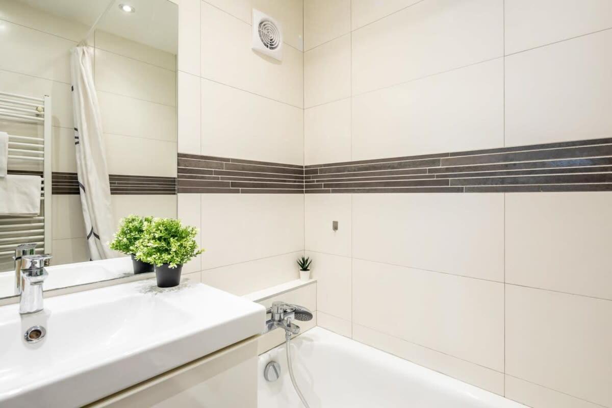 Cozy Quiet Apartment With A Balcony Budapest Exteriör bild