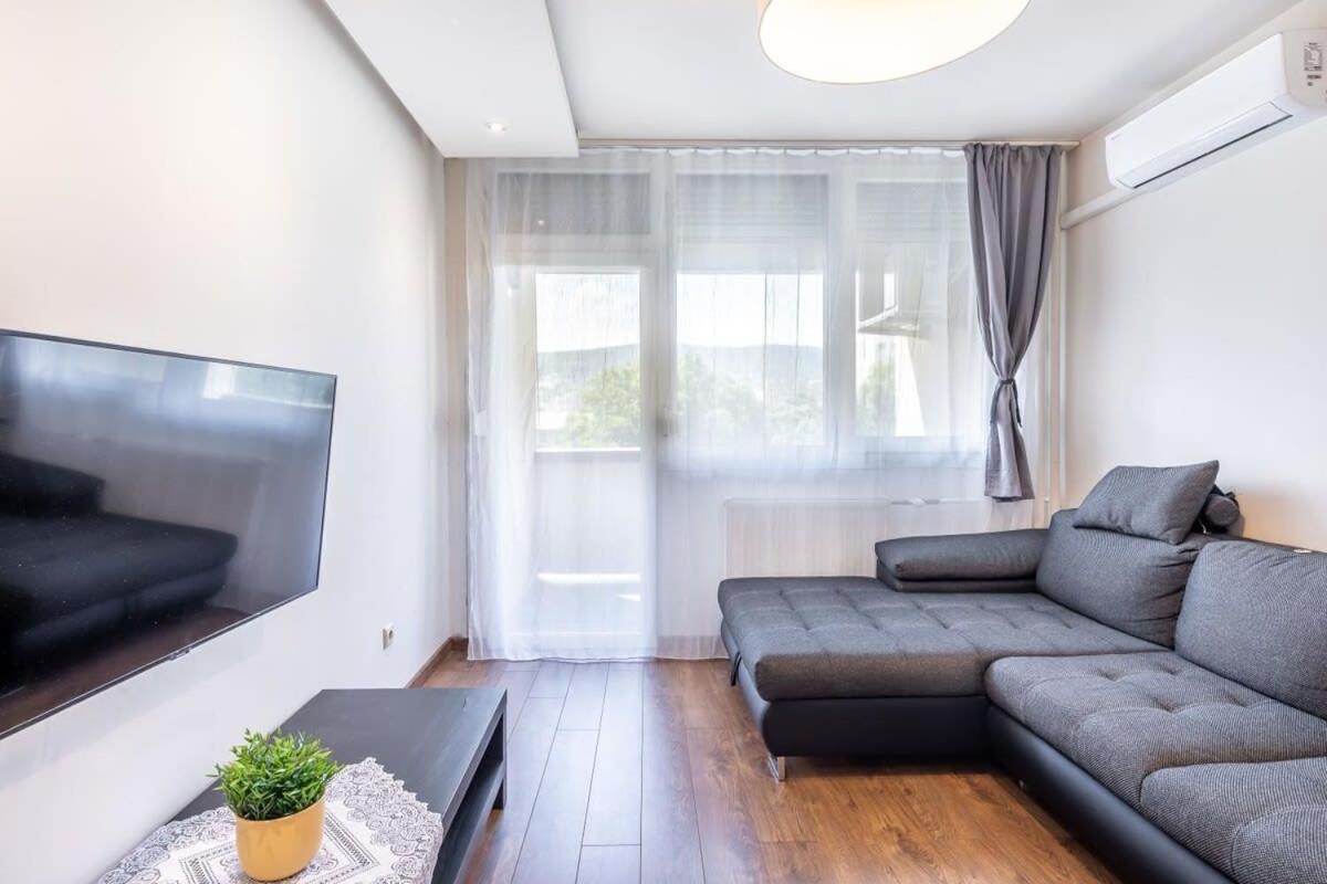 Cozy Quiet Apartment With A Balcony Budapest Exteriör bild