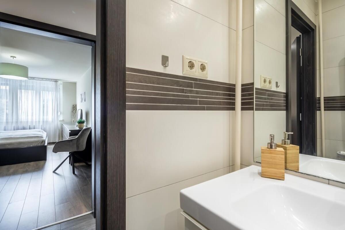 Cozy Quiet Apartment With A Balcony Budapest Exteriör bild